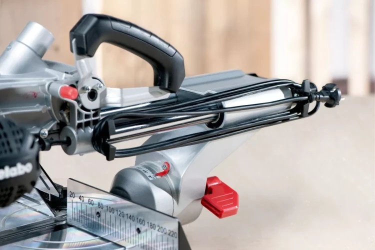 Пила торцовочная KGS 216 M 619260000 METABO купить в Тобольске