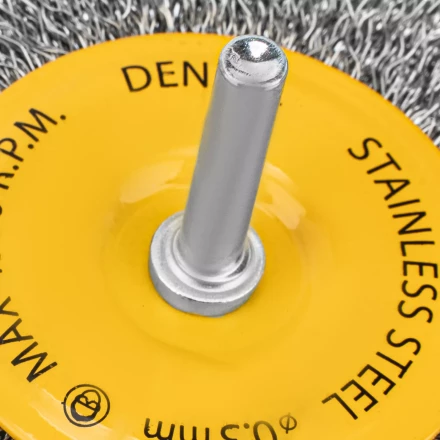 Щетка для дрели Denzel 100 мм, плоская, со шпилькой, нержавеющая витая проволока, 744793 купить в Тобольске