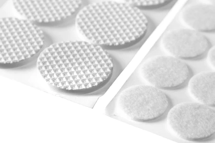 Набор STAYER &quot;COMFORT&quot;: Накладки самоклеящиеся на мебельные ножки, 98 шт, белые 40917-H98 купить в Тобольске