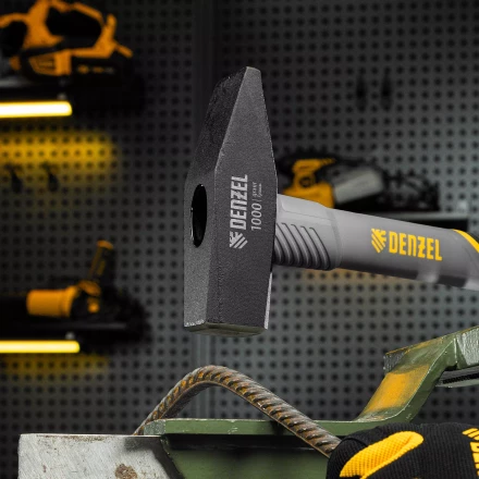 Молоток слесарный, 1000 г Denzel, кованый, фибергласовая рукоятка c TPR покрытием 10490 купить в Тобольске