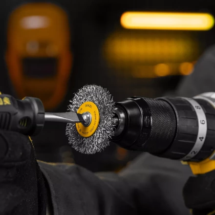 Набор щеток для дрели, 5 Плоских 25-38-50-63-75 мм, шпилька, нерж. вит. проволока Denzel 74495 купить в Тобольске