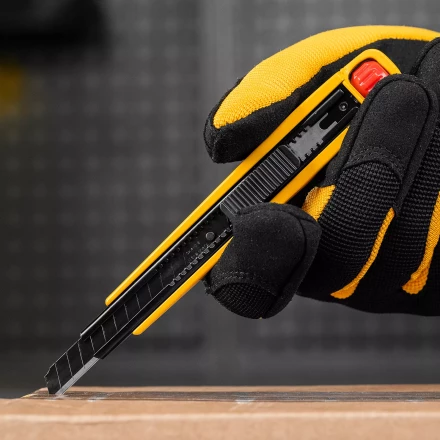 Нож Denzel, 9 мм, сменное лезвие, SK4, алюминиевый корпус, торцевой зажим, 78901 купить в Тобольске