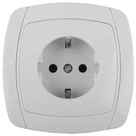 Розетка СВЕТОЗАР &quot;CITY LIGHT&quot; одинарная в сборе, с заземлением, цвет белый, 16А/~250В SV-54205-W купить в Тобольске