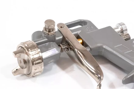 Пневматический краскопульт с верхним бачком V=1,0 л + сопла диаметром 1.2, 1.5 и 1.8 мм  MATRIX 57315 купить в Тобольске