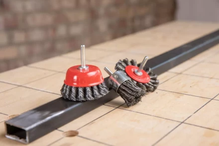 Кордщетка HAMMER плоская 75мм для дрели витая сталь (207-208) купить в Тобольске