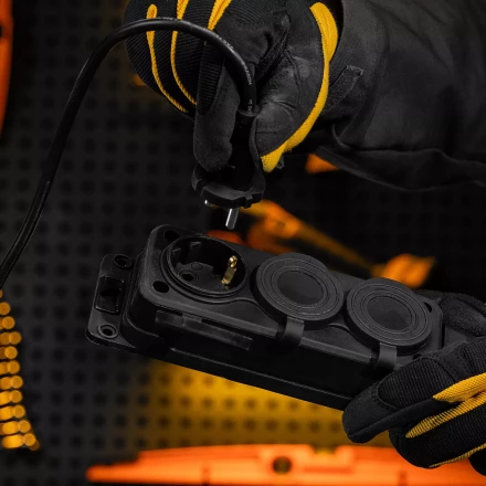 Удлинитель-шнур силовой Denzel Top Series, КГТТ, 20м, 3 розетки, 3 x 1,5 мм, 3 м 37422 купить в Тобольске