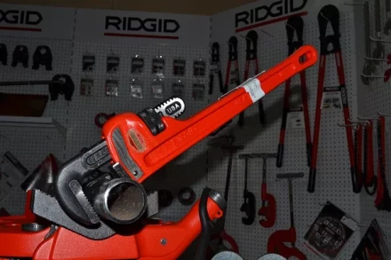 Прямой трубный ключ для тяжелых работ 18  31025 купить в Тобольске