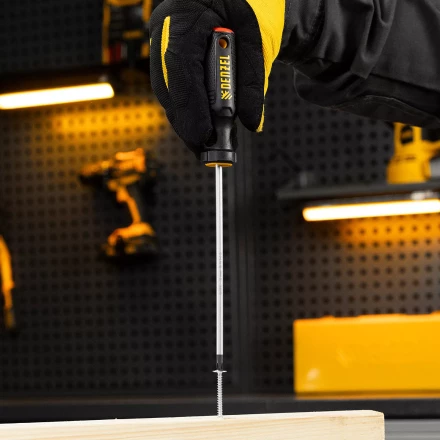 Отвертка, PH1х150 мм, S2, 3к рукоятка Denzel 121767 купить в Тобольске