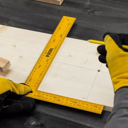 Угольник стальной Denzel, 200 х 300 мм, 32388 купить в Тобольске