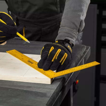 Угольник стальной Denzel, 200 х 300 мм, 32388 купить в Тобольске