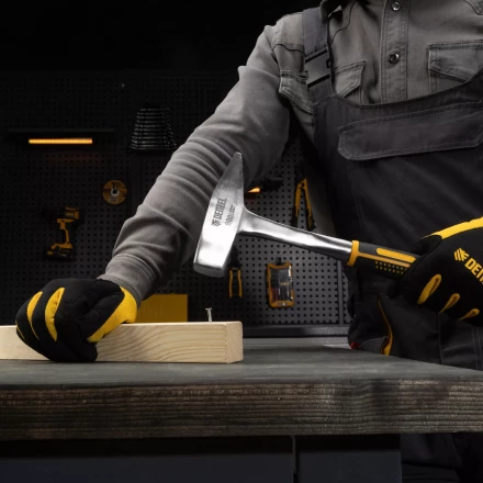 Молоток слесарный 800 г Denzel 10405, цельнометаллический, двухкомпонентная рукоятка купить в Тобольске