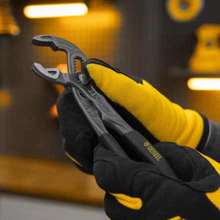 Клещи переставные Denzel 17905, кнопочный механизм, обливные рукоятки, 180 мм купить в Тобольске