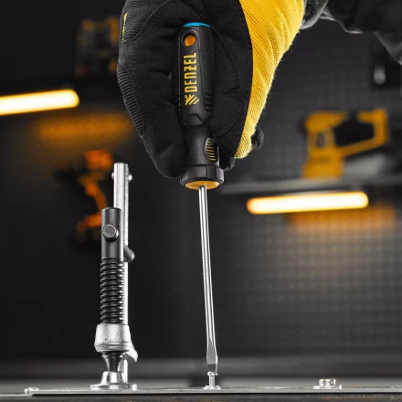 Отвертка, SL4х100 мм, S2, 3к рукоятка Denzel 121927 купить в Тобольске