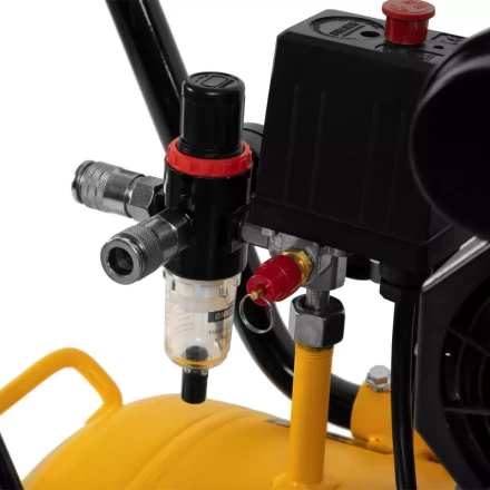 Компрессор безмасляный, малошумный DLS 1800/100,1800 Вт, 3x600, 100 л, 345 л/мин// Denzel 58028 купить в Тобольске