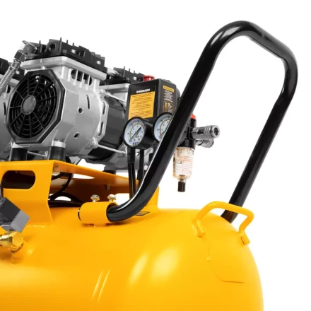 Компрессор безмасляный, малошумный DLS 1800/100,1800 Вт, 3x600, 100 л, 345 л/мин// Denzel 58028 купить в Тобольске