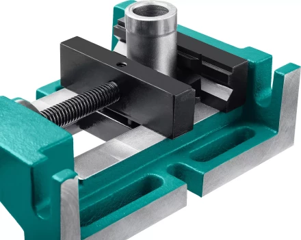 Тиски KRAFTOOL станочные трехсторонние 32716-100 купить в Тобольске