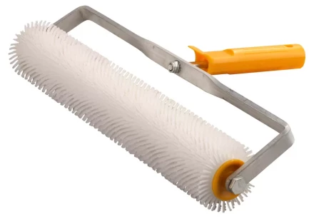 Валик игольчатый STAYER для наливных полов в сборе, пластмассовые иглы, бюгель 8мм, 75х400мм 03951-40 купить в Тобольске