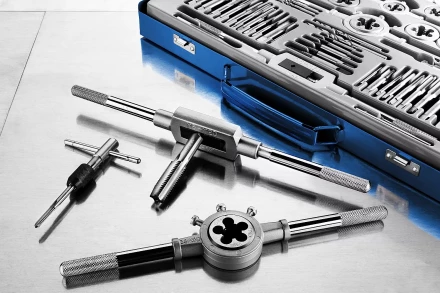 Набор метчиков и плашек ЗУБР &quot;ПРОФЕССИОНАЛ&quot;, сталь Р6М5, 110 предметов 28110-H110 купить в Тобольске