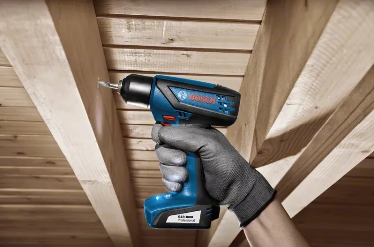 Аккумуляторная дрель BOSCH GSR 1000 (0.601.9F4.020) купить в Тобольске
