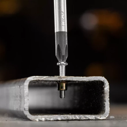 Заклепки резьбовые, стальные, оцинкованные, М3, пластиковый кейс, 200 шт. Denzel 40600 купить в Тобольске