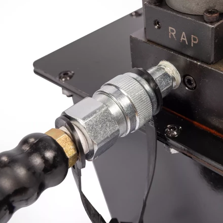 Насосная гидравлическая станция КВТ ПМЭ-7100У объем маслобака 10.0 л с удержанием (230 В/50 Гц) (91799) купить в Тобольске