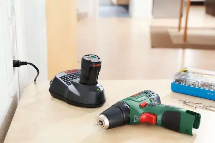 Аккумуляторная дрель BOSCH PSR 10,8 LI-2 (0.603.972.909) купить в Тобольске