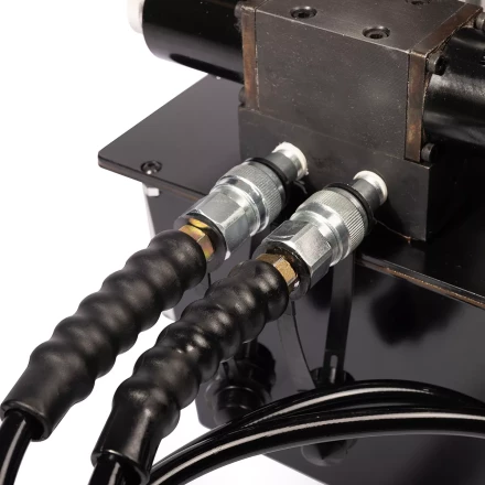 Насосная гидравлическая станция двухканальная КВТ ПМЭ-7100-К2 объем маслобака 10.0 л (230 В/50 Гц) (91800) купить в Тобольске