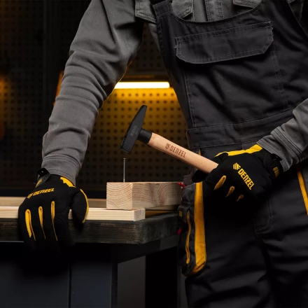 Молоток слесарный, 200 г Denzel, кованый квадратный боек, буковая рукоятка, 10426 купить в Тобольске