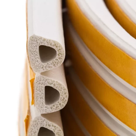 Уплотнитель резиновый, 24 м, профиль &quot;D&quot;, белый Сибртех 88903 купить в Тобольске