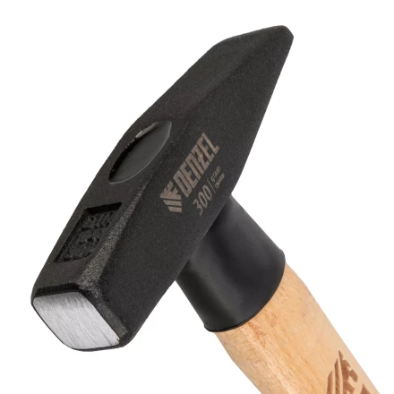 Молоток слесарный, 300 г Denzel, кованый квадратный боек, буковая рукоятка, 10427 купить в Тобольске