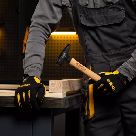 Молоток слесарный, 300 г Denzel, кованый квадратный боек, буковая рукоятка, 10427 купить в Тобольске