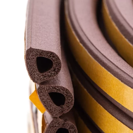 Уплотнитель резиновый, 24 м, профиль &quot;D&quot;, коричневый Сибртех 88904 купить в Тобольске