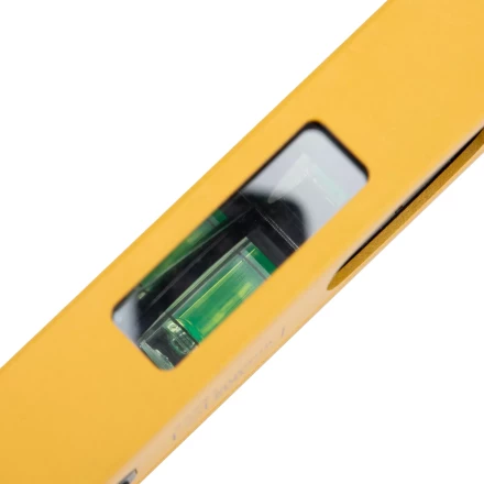 Уровень алюминиевый Denzel 33691, магнит, фрезерованный, 3 глазка (1 зеркал.), 0,5 мм/м, 600 мм купить в Тобольске