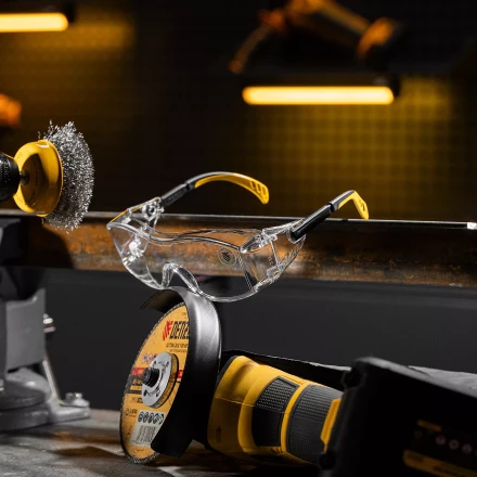 Очки защитные открытые Denzel 89201, поликарбонатные, увеличенная прозрачная линза,  регулируемые дужки купить в Тобольске