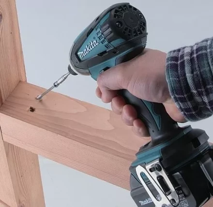 Аккумуляторная дрель -шуруповерт Makita DTD146RFE купить в Тобольске